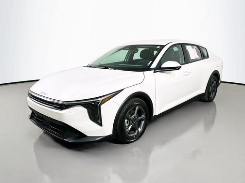 Snow White Pearl 2025 Kia K4 LXS