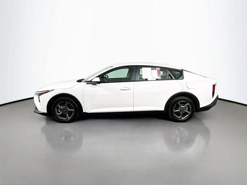 Snow White Pearl 2025 Kia K4 LXS