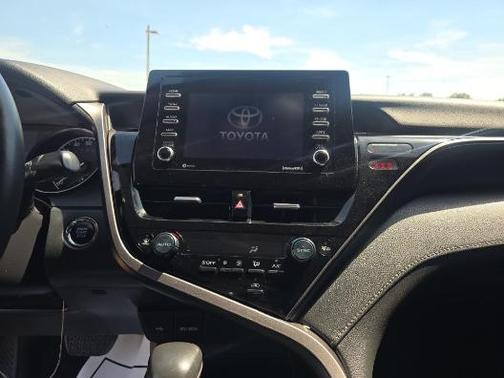 White 2022 Toyota Camry SE