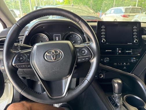 White 2022 Toyota Camry SE