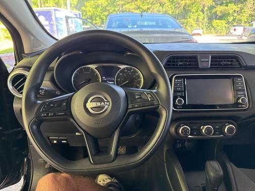 Super Black Metallic 2024 Nissan Versa 1.6 S