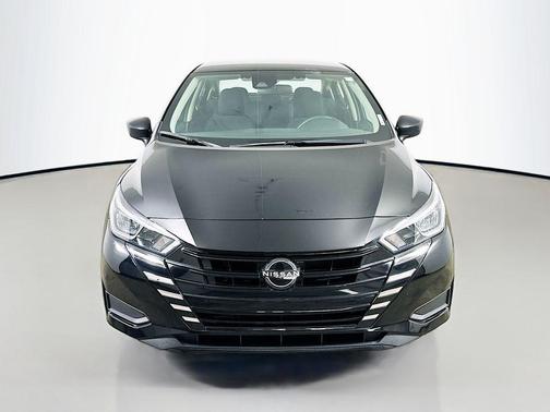 Super Black Metallic 2024 Nissan Versa 1.6 S