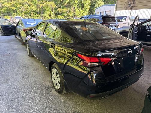 Super Black Metallic 2024 Nissan Versa 1.6 S
