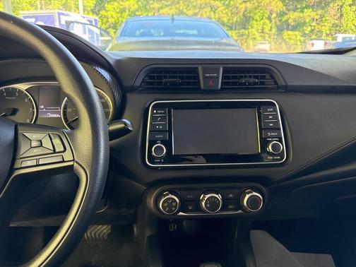 Super Black Metallic 2024 Nissan Versa 1.6 S