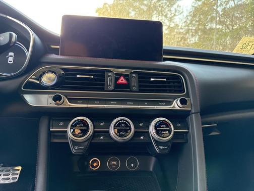 2023 Genesis G70 2.0T RWD