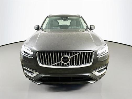 2023 Volvo XC90 B5 Plus