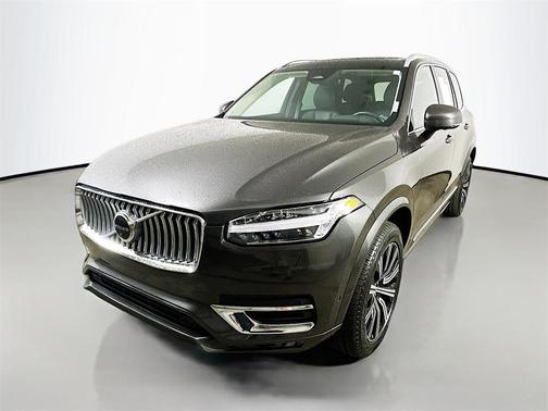 2023 Volvo XC90 B5 Plus