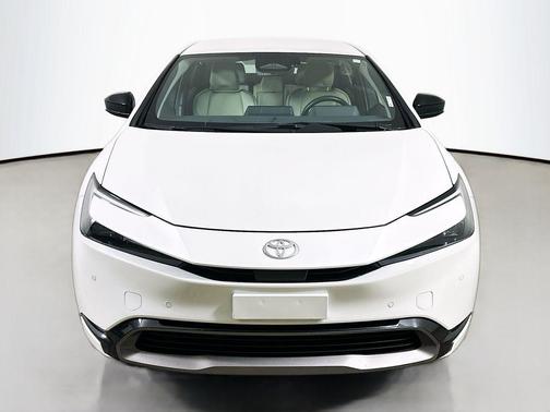 Pearl 2024 Toyota Prius XLE