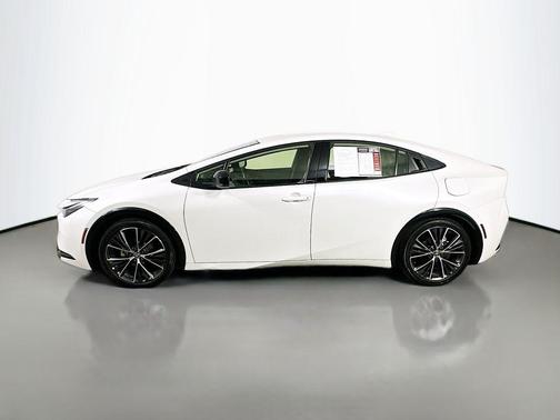 Pearl 2024 Toyota Prius XLE