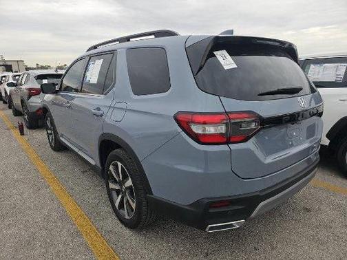 2025 Honda Pilot Touring 8-Passenger