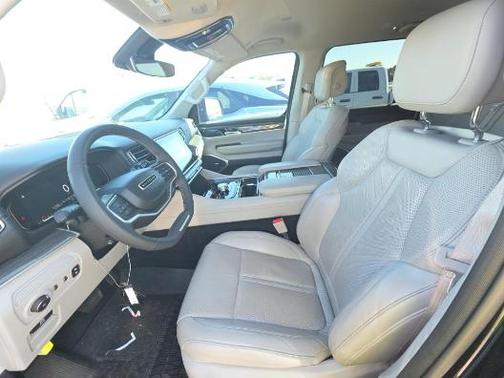 Diamond Black Crystal Pearlcoat 2022 Jeep Wagoneer Series II 4x2