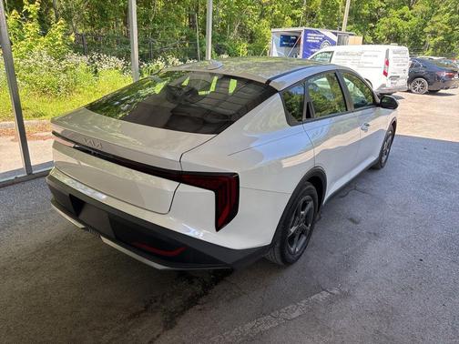 Snow White Pearl 2025 Kia K4 LXS