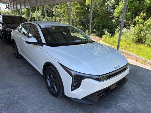 Snow White Pearl 2025 Kia K4 LXS