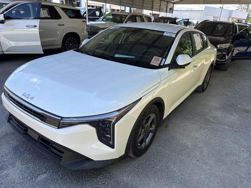 Snow White Pearl 2025 Kia K4 LXS