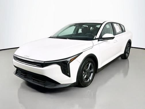 Snow White Pearl 2025 Kia K4 LXS