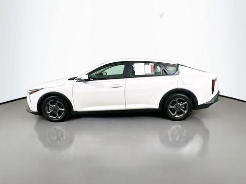 Snow White Pearl 2025 Kia K4 LXS