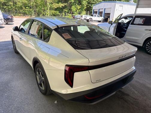 Snow White Pearl 2025 Kia K4 LXS