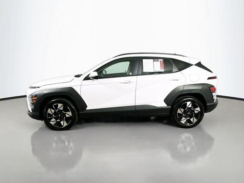Atlas White 2025 Hyundai KONA SEL