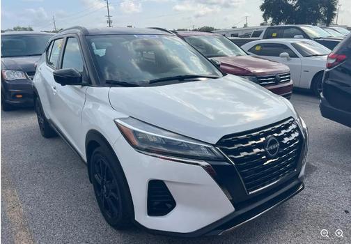 Aspen White 2023 Nissan Kicks SR