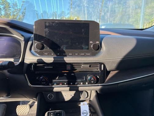 Boulder Gray Pearl 2021 Nissan Rogue Platinum