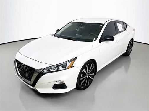 2022 Nissan Altima SR FWD