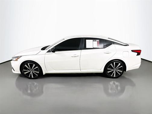 2022 Nissan Altima SR FWD