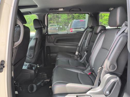 Platinum White Pearl 2023 Honda Odyssey Sport