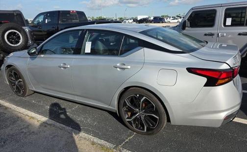 2023 Nissan Altima SR FWD