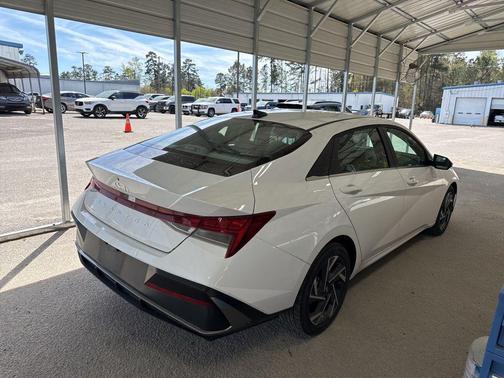 2025 Hyundai ELANTRA SEL