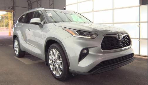 Celestial Silver Metallic 2023 Toyota Highlander Limited