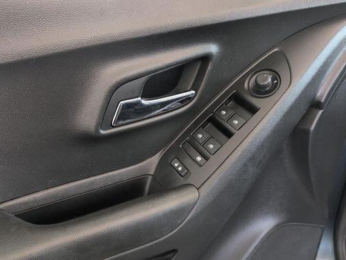 Shadow Gray Metallic 2022 Chevrolet Trax LT