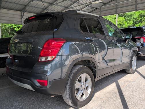 Shadow Gray Metallic 2022 Chevrolet Trax LT