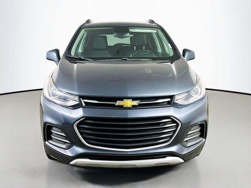 Shadow Gray Metallic 2022 Chevrolet Trax LT