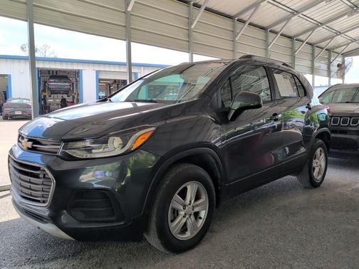 Shadow Gray Metallic 2022 Chevrolet Trax LT