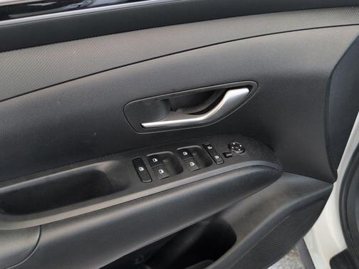 White Pearl 2024 Hyundai TUCSON SEL