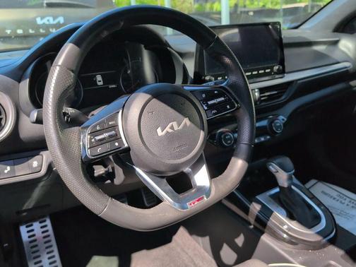 Aurora Black 2024 Kia Forte GT-Line