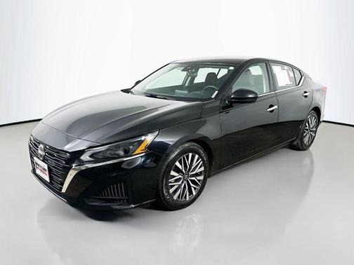 Super Black 2023 Nissan Altima 2.5 SV