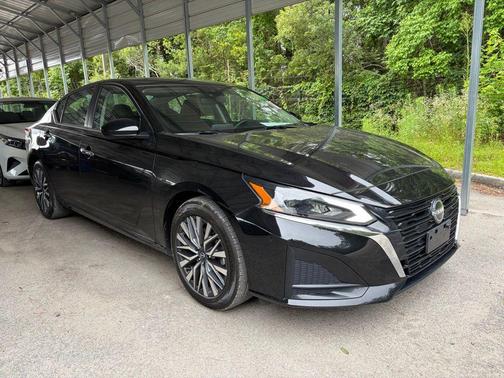 Super Black 2023 Nissan Altima 2.5 SV