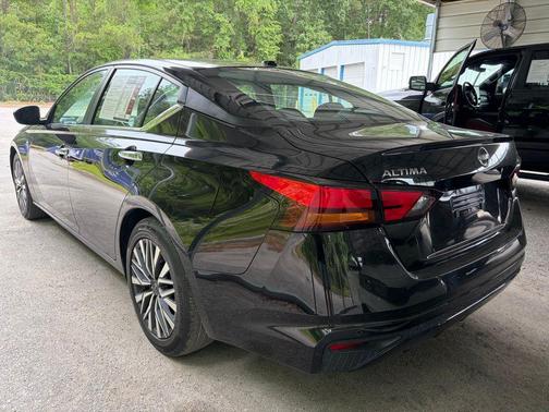 Super Black 2023 Nissan Altima 2.5 SV