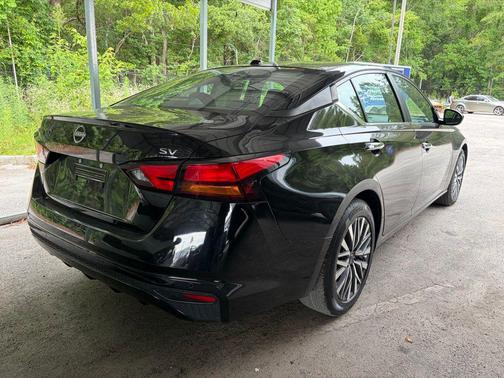 Super Black 2023 Nissan Altima 2.5 SV