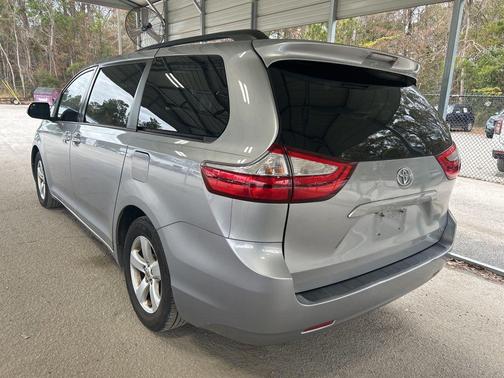 2017 Toyota Sienna LE