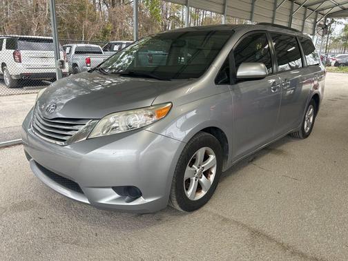 2017 Toyota Sienna LE