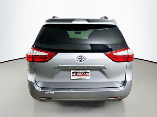 2017 Toyota Sienna LE