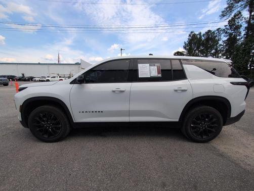 Summit White 2024 Chevrolet Traverse LS