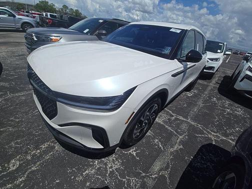 White Platinum Metallic Tri-Coat 2024 Lincoln Nautilus Premiere