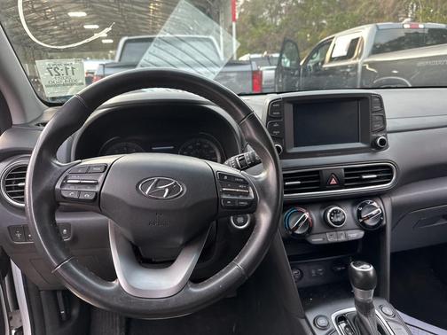 2021 Hyundai KONA SEL