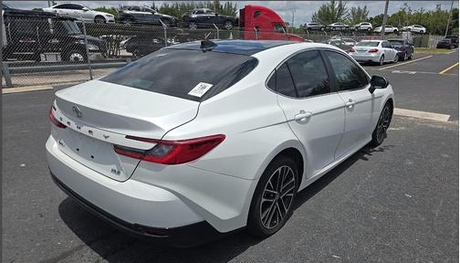 Wind Chill Pearl 2025 Toyota Camry XLE