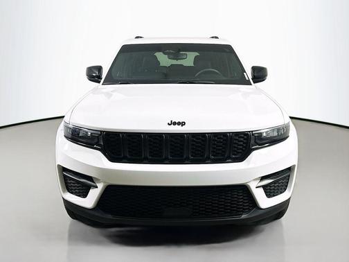 Bright White Clearcoat 2024 Jeep Grand Cherokee Altitude