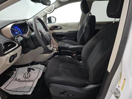 2024 Chrysler Voyager LX