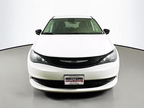 2024 Chrysler Voyager LX